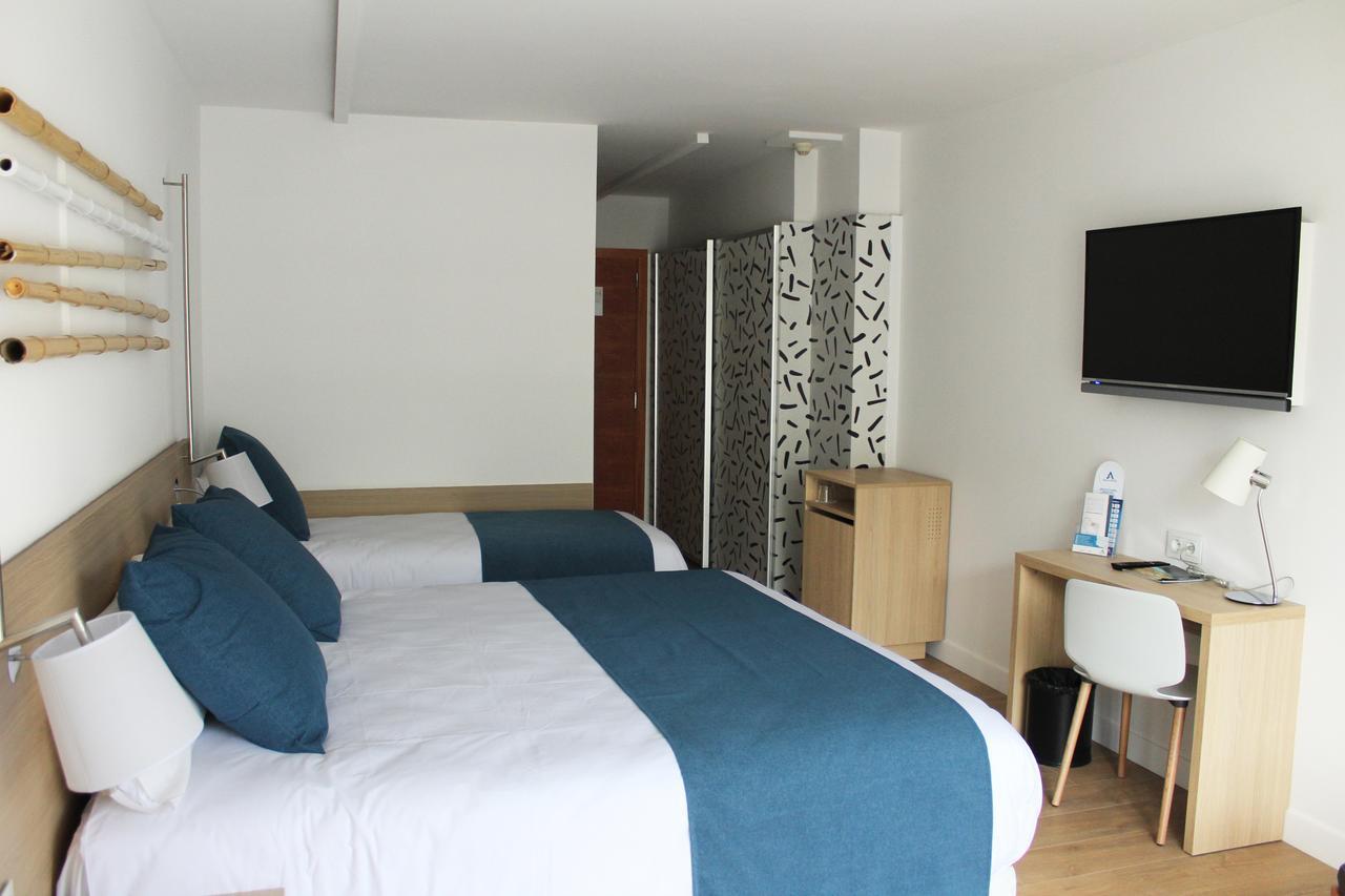 Chambre Triple Design (2 Adultes + 1 Enfant)