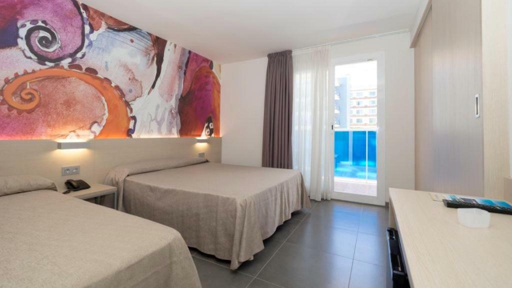 Double or Twin Room Private Bathroom